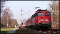 Beim Spaziergang am Naherholungsgebiet bei �bach Palenberg kam mir die 110 456-1 
mit der Regionlbahn am Haken entgegen. Bildlich festgehalten im M�rz 2012.

