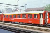 RhB - A 1233 am 27.05.1990 in Chur - 1.Klasse Einheitspersonenwagen Typ I - �bernahme 22.10.1965 - FFA/SIG - Fahrzeuggewicht 18,00t - Sitzpl�tze 36 - L�P 18,42m - zul�ssige Geschwindigkeit 90 km/h - �2=13.11.1987 - Logo RhB in deutsch. Hinweis: noch mit Griffstangen neben den T�ren, Klassezahlen klein, hoher Anschriftenblock, d�nne Betriebsnummern, gescanntes Dia
