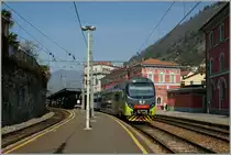 Der Ale 711 027 der FMN wartet in Como Lago auf die R�ckfahrt nach Milano.
23. M�rz 2011