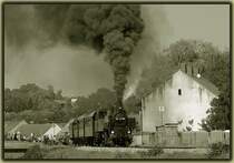 93.1420 der Fa. Brenner&Brenner Dampflokomotiven Betriebs GmbH mit dem IGE Sonderzug R 16636 von Mistelbach Lokalbahn nach Zistersdorf bei der Scheinanfahrt in Hauskirchen am 23.9.2006