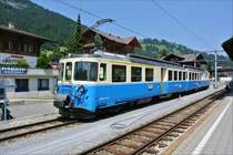 Auch nach etlichen Dienstjahren wirken die ABDe 8/8 immer noch elegant. Der ABDe 8/8 4002 wartet in Zweisimmen auf den n�chsten Einsatz, 14.07.2013.