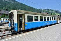 Die blaue Farbgebung bei der MOB ist am verschwinden. Der B 212 tr�gt noch das blaue Farbkleid, Zweisimmen, 14.07.2013.