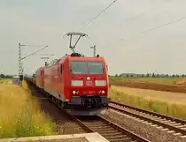 Richtung Neuss fahrend sind die 185 180-7 und 185 053-6 mit einem Leerzug bestehend aus Coiltragwagen zu sehen. 13.7.2013