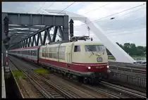 103 235-8 ist mit IC 118 auf der Rheinbr�cke von Mannheim nach Ludwigshafen unterwegs. (30.06.2013)