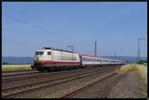 Sie d�rfte jetzt wohl die mit Abstand meist fotografierte Lokomotive Deutschlands sein ;) 103 235-8 mit IC 118 zwischen Heidelberg und MA-Friedrichsfeld. (14.07.2013)