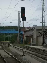 W�hrend,am 14.Juli 2013,am Ausfahrsignal  L  vorschriftsm��ig das Hauptrot leuchtete,leuchtete am Ausfahrsignal  M ,in Bergen/R�gen das Ersatzrot.