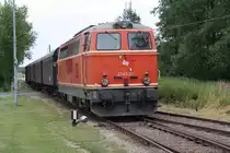 WLB 2143.21 f�hrt mit dem R 16972  Reblaus Express  am 13.Juli 2013 in den Bf. Langau ein. 

