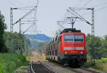 111 180-6 war am 14. Juli 2013 an einem M�nchen-Salzburg-Express, hier zu sehen beim B� Weisham. Im Hintergrund ist der n�chste Halt, Prien am Chiemsee zu sehen.
