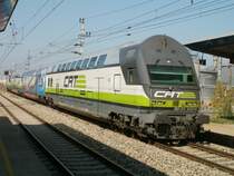 CAT - City Airport Train, Richtung Flughafen Wien bei der Durchfahrt im Bahnhof Mannsw�rth, 25.9.2006