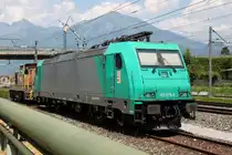 HGK Mehrsystemlok 185 575-8 abgeb�gelt auf einem Abstellgleis in Zizers/GR.Rhein Cargo f�hrt 2x w�chentlich einen Zug mit Braunkohlenstaub von K�ln-Frechen direkt nach Zizers/GR (Zementwerke Untervaz)Zizers 15.07.13