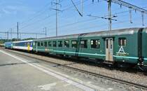 Die drei h�ufigsten Lackierungen der EWII: B EWII 50 85  20-34 541-6 mit Komfortstreifen, AB EWII NPZ 50 85 39-75 075-3 und B EWII New Look 50 85 20-34 583-8. Ausrangierte Wagen in M�hlin, 15.07.2013.