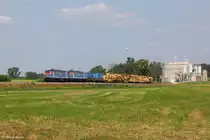NBE 225 071 und 225 002 mit einem Bauzug am 07.07.2013 bei Thans��.