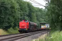 203111 ist mit einem Arbeitszug der Fa. Schweerbau um 12.56 Uhr am
10.7.2013 am Ortsrand von Hasbergen in Richtung M�nster unterwegs. 
