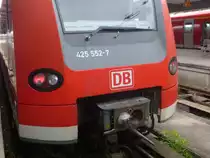 Scheinwerfer und Kupplung der 425 552-7. Aufgenommen am 23.Juni 2013 im M�nchner Hbf.