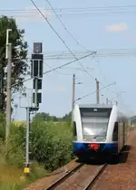 13.7.13 Z�ssow. Kreuzung am Einfahrsignal, da Gl 1 durch die UBB nach Stralsund besetzt ist. Aus IC 2353 aufgenommen.