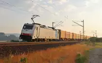 Am 19.Juni 2013 war RP/ex Lotos E186 137 mit diesem Innofreight-Containerzug bei Burgstemmen auf dem Weg Richtung S�den.