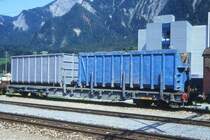 RhB - R-w 8202 II am 11.08.1992 in Untervaz - Flachwagen mit Rungen 4-achsig mit 1 offenen Plattform - �bernahme 14.11.1990 - FC - Fahrzeuggewicht 18,55t - Zuladung 33,00t - L�P 16,54m - zul�ssige Geschwindigkeit 80/B km/h - Hinweis: gescanntes Dia
