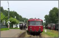 Bahnsteigszenario mit Schienenbus beim Jubil�umsfest der ZLSM in Simpelveld (NL),am 14.07.2013.Kurz vor der Abfahrt nach Vetschau gab es auch mal einen ruhigen Moment um genau Diesen mal bildlich festzuhalten.