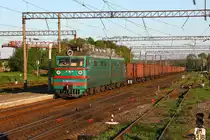 Ozhenin: EL80 102 zieht einen langen Zug Richtung S�den  - 09/05/2013