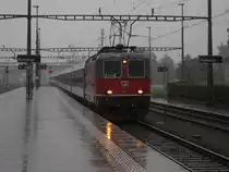 Der IR Z�rich HB-Luzern f�hrt am 03.07.13 in Rotkreuz ein.