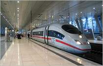 Bahnhof und Zug -

Beides hochmodern. Fernbahnhof am Flughafen Frankfurt.

12.02.2005 (M) 
