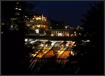 Blick auf die westliche Ausfahrt des Bahnhofs Edinburgh-Waverley. Im Hintergrund das prunkvolle Balmoral-Hotel. 13.7.2013