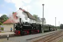 Malletlok 99 5906-5 am 13. Juli 2013 mit dem Zug 89101 mit zwei Wagen des Traditionszug und drei G�terwagen in Elend.
