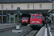 Am 24.05.2013 stand 113 309-9 mit dem Autoslaaptrein 13409 am Bahnsteig in Darmstadt Hbf. Links zusehen, 120 126-8 mit IC 2171 beim Zwischenhalt im Hauptbahnhof. An diesem Tag hatte die 120er direkt dahinter die frisch repariete 103 235-8, die von Frankfurt nach Stuttgart �berf�hrt wurde, um wieder im 103er Umlauf fahren zu k�nnen.