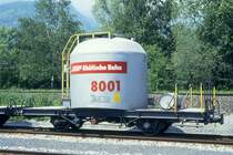 RhB - Uce 8001 am 11.05.1994 in Untervaz - Zementsilowagen 2-achsig mit 1 offenen Plattform - Baujahr 1956 - FFA/MBA - Gewicht 7,90t - Zuladung 15,00t - L�P 7,74m - zul�ssige Geschwindigkeit 65 km/h - �3=04.06.1984 �=22.11.1992. Lebenslauf: ex OB1 8085I - 1964 OB1 8001 - 1969 Uce 8001 - 2004 Uc 2001 - Hinweis: Logo deutsch
