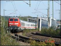 BR 218 839-9 mit dem IC 1909 aus Stralsund nach K�ln. Aufgenommen am 24.9.06 kurz vor dem Rostocker Hbf