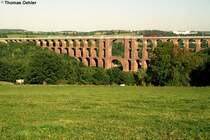 Sachsenmagistrale: Vielleicht die sch�nste Br�cke der Welt - jedenfalls die gr��te Ziegelbr�cke - ist der G�ltzschtalviadukt bei Netzschkau im Vogtland, welcher hier am 24.10.06 vom IC 2060 und einem 218er-Doppelpack befahren wird.