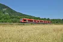 Auf der Ermstalbahn ein seltenes Bild drei Regioschuttle RS 1 650 027.650 023 und 650 009 auf der Fahrt mit dem Zusatz-Zug 28664 nach Bad Urach zu dem dortigen Sch�ferlauf.Bild entstand in Dettingen(Erms) am 21.7.2013