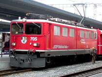 Ge 6/6 II 705  Pontresina/Puntraschigna  abfahrbereit in Chur mit dem Regionalexpress nach Disentis/Must�r. (27.09.2006)