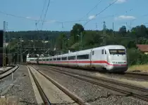 Ein ICE 1 f�hrt am 21.Juli 2013, ohne Bordrestaurant, als ICE 708 nach Berlin Gesundbrunnen durch Kronach Richtung Saalfeld.