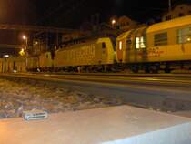 Sp�tabends  warten zwei 485er der BLS mit einem Korridorzug in Spiez auf die Abfahrt.Juni 2006
