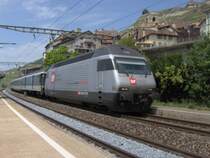 Re 460-107-6 mit Interregio Genf-Brig bei der Durchfahrt in St. Saphorin.Juni 2006