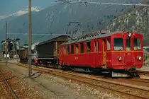 RhB: ABDe 4/4 454 beim Rangieren von Normalspurwagen beim Valmoesa-Werk bei San Vittore am 17. April 1987. 
Foto: Walter Ruetsch