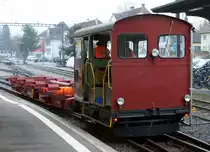 RBS: Trotz Neuanschaffung und Modernisierung von Rollmaterial sind im Fuhrpark der RBS noch einige �ltere Fahrzeuge erhalten geblieben. Tm 162 auf einer der seltenen Rangierfahrten in Solothurn-HB am 23. Dezember 2008.
Foto: Walter Ruetsch