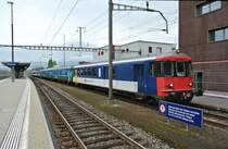 BDt EWI 50 85 82-33 961-2 an der Spite des IR 3537 in Rotkreuz. Wegen Bauarbeiten endet der Zug hier, und wird in K�rze auf ein Abstellgleis rangiert, wo er �ber Nacht stehen bleibt, 08.08.2013.