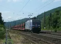 152 134  Albatros-Express  zieht am 03.August 2013 einen leeren Autozug durch Gem�nden am Main Richtung W�rzburg.