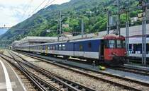 BDt EWII 50 85 82-33 932-3 abgestellt mit einem TILO HVZ Pendel in Bellinzona, 07.08.2013.