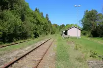 Der Bahnhof Gerichtsberg an der Leobersdorferbahn wurde im Jahr 2004 geschlossen, liegt auf einer Art Passhöhe,zwischen dem Traisental und dem Triestingtal, Blickrichtung Osten, Mai 2011