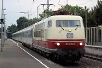 103 235-8 mit IC 118 nach M�nster Hbf. bei der Ausfahrt aus Recklinghausen 9.8.2013