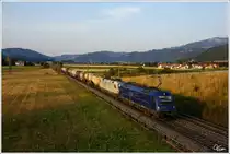 Im letzten Abendlicht ziehen MGW 183 500 und SETG ES 64 U2 101 den Tauernumleiter SLGAG 47889 nach Villach.
St. Lorenzen 6.8.2013
