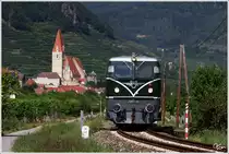 Teleaufnahme der 2050.05, welche mit dem Wachauer Themenzug von Krems an der Donau nach Emmersdorf f�hrt.
Joching 15.8.2013 