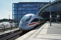 Hier 605 505-6  Ostseebad Heringsdorf  als ICE38 von Oesterport st nach Berlin Ostbahnhof mit 605 514-8 als ICE381 von �rhus H nach Berlin Ostbahnhof, bei der Ausfahrt am 6.7.2103 aus Berlin Hbf.