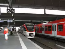 Wagen 1006-2 der Regio Bahn erreicht am 12.7.13 als S28 Richtung  Karster See   D�sseldorf Hbf .