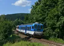 842 022 als Os 7549 nach Klatovy am 16.08.2013 bei B�hmisch Eisenstein.
