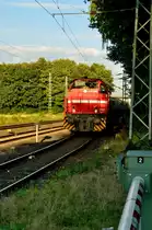 Mit einigen Kohlestaubwagen am Hacken kommt die HGK 713 / 271 033-3 vom Krauftwerk Niederau�em in den Bahnhof Rommerskirchen gefahren, den Verbindungsbogen hat sie auf die ehemalige stragtegische Eisenbahnlinie durchfahren und ist nun auf der Kbs 465 gelandet. 16.8.2013