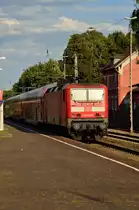 Gerade verl�sst die 143 661-7 mit einer RB 27 Rommerskirchen in Richtung Stommeln auf ihrem Weg nach Koblenz. 16.8.2013
